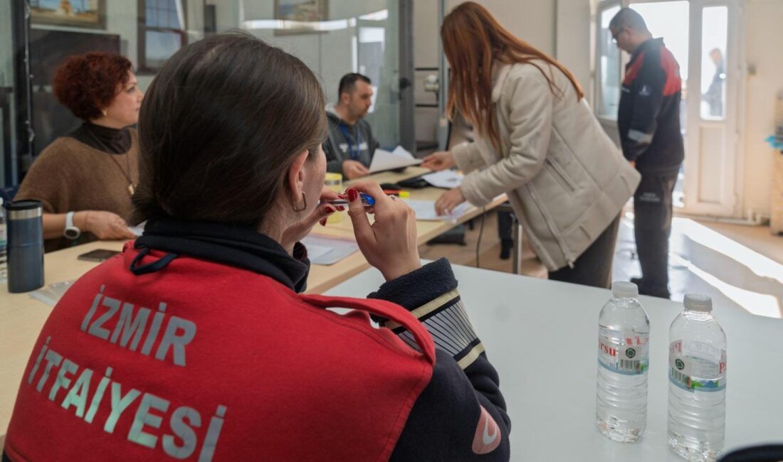 İzmir Büyükşehir Belediyesi, 14’ü kadın 100 itfaiye eri alımı yapacak.