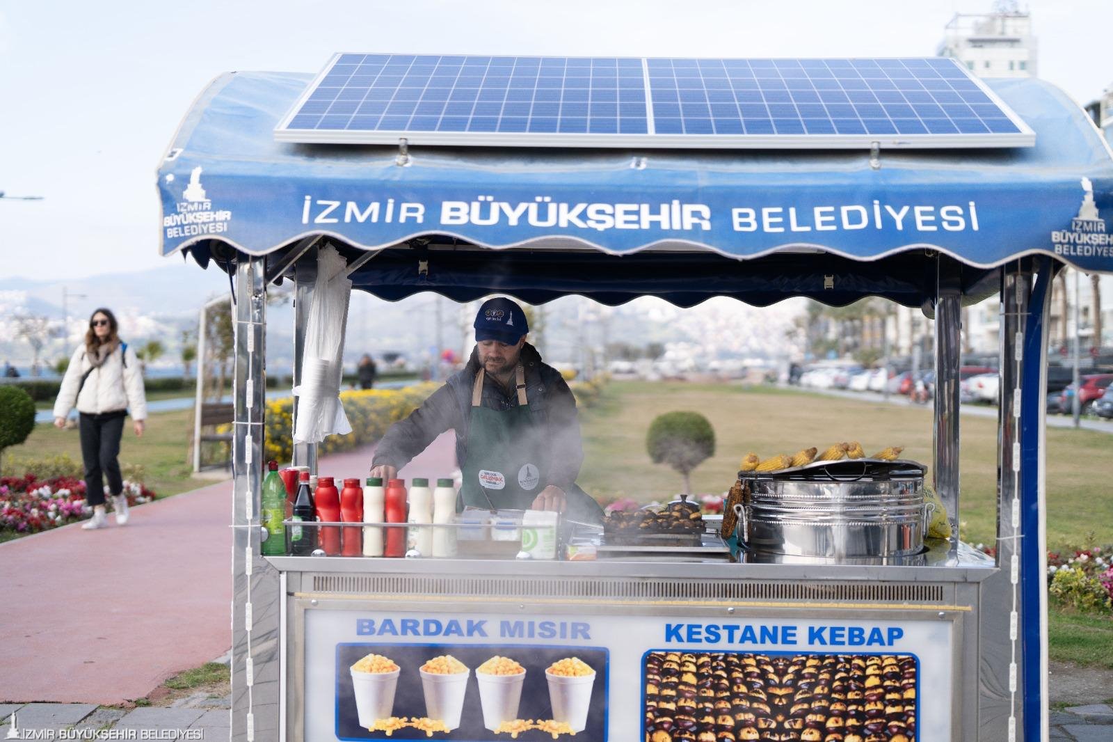 İzmir Büyükşehir Belediyesi Meslek Fabrikası, yıllarca seyyar satıcılık yapan ve