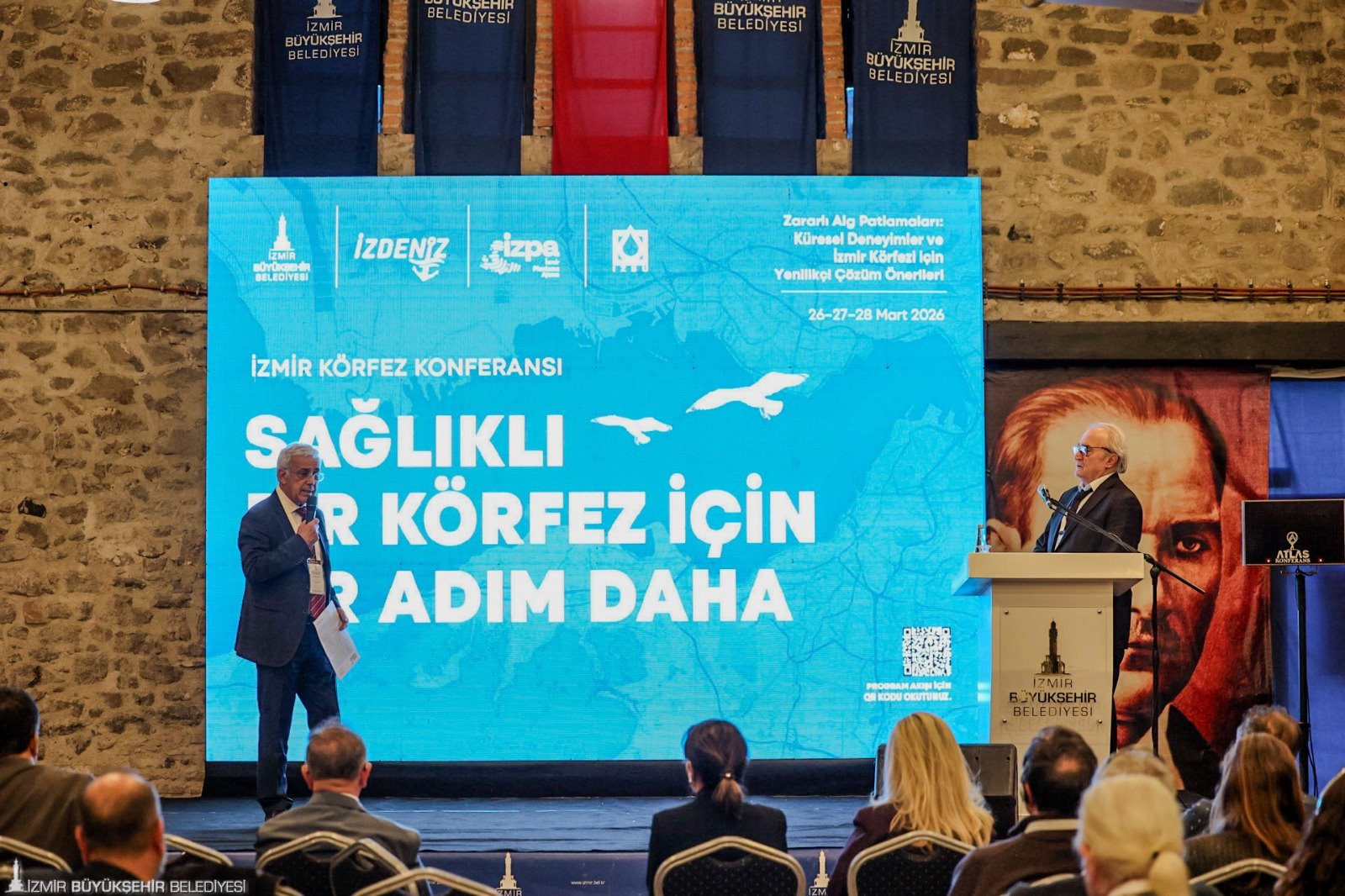 İzmir’de düzenlenen Uluslararası Körfez Konferansı’nda, alg patlamalarından oksijen yetersizliğine kadar