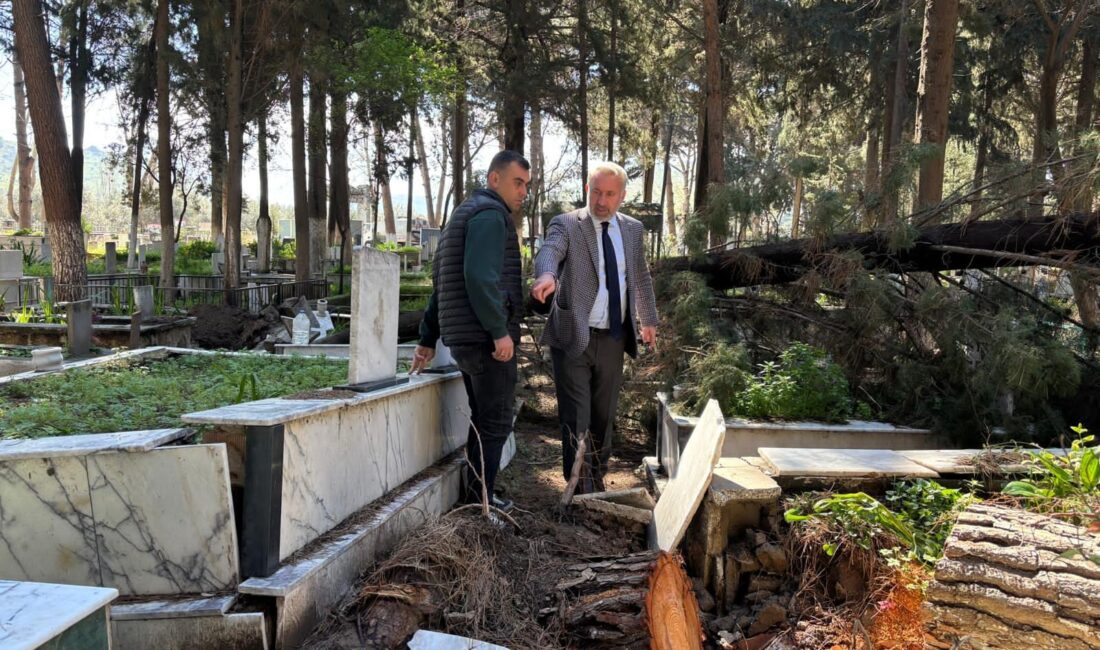 İzmir Büyükşehir Belediyesi, kentte etkili olan şiddetli yağış ve fırtınanın