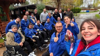 İzmir Büyükşehirli boccia sporcularından Türkiye Şampiyonası’nda çifte bronz Balıkesir’de düzenlenen Boccia Türkiye Şampiyonası’nda İzmir Büyükşehir Belediyesi takımı, BC4