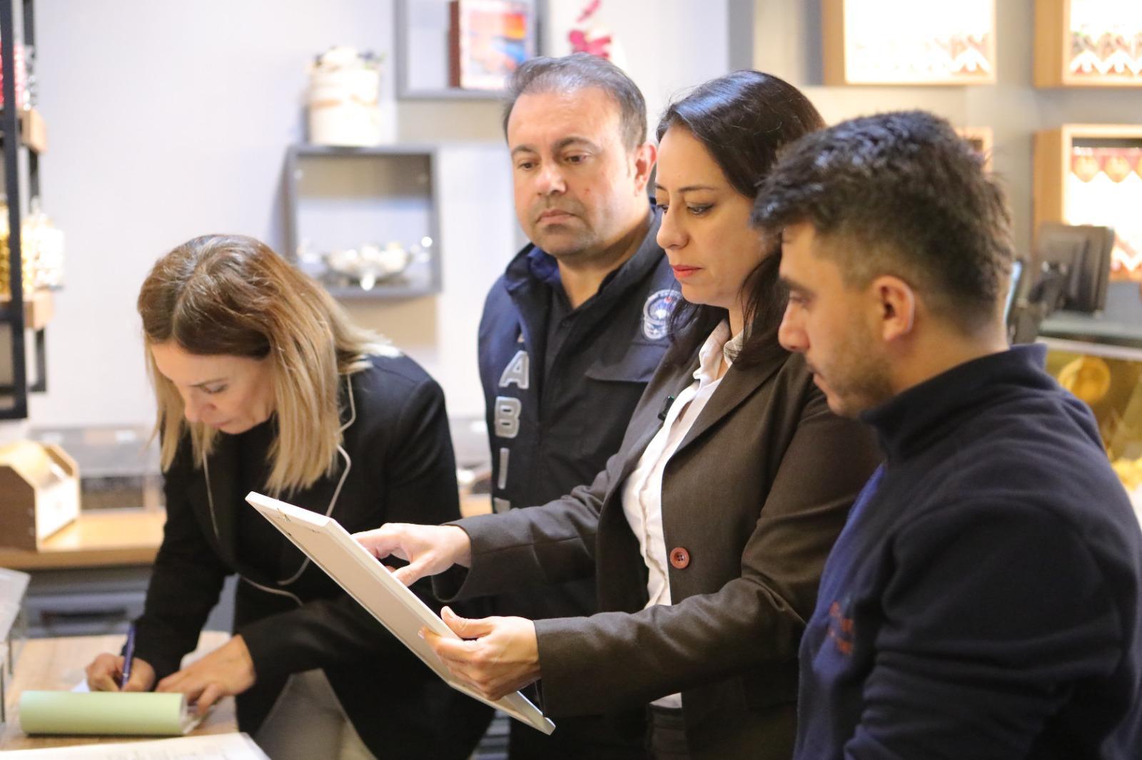 Bayraklı Belediyesi Zabıta Müdürlüğü ekipleri, Ramazan Bayramı öncesinde pastane, fırın