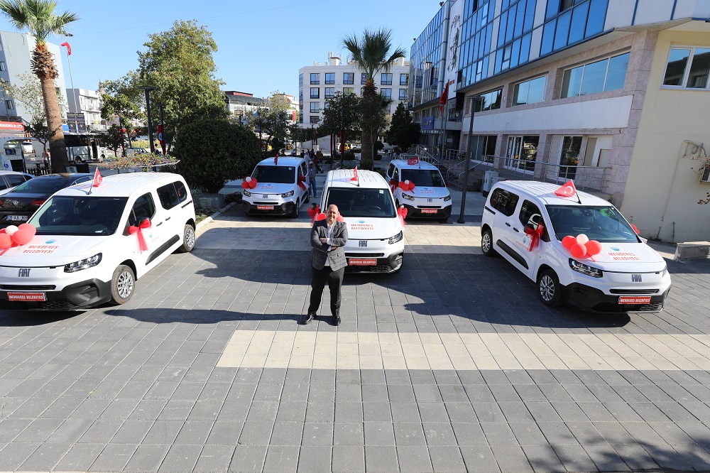 Menderes Belediye Başkanı İlkay Çiçek, tasarruf politikaları kapsamında makam aracı