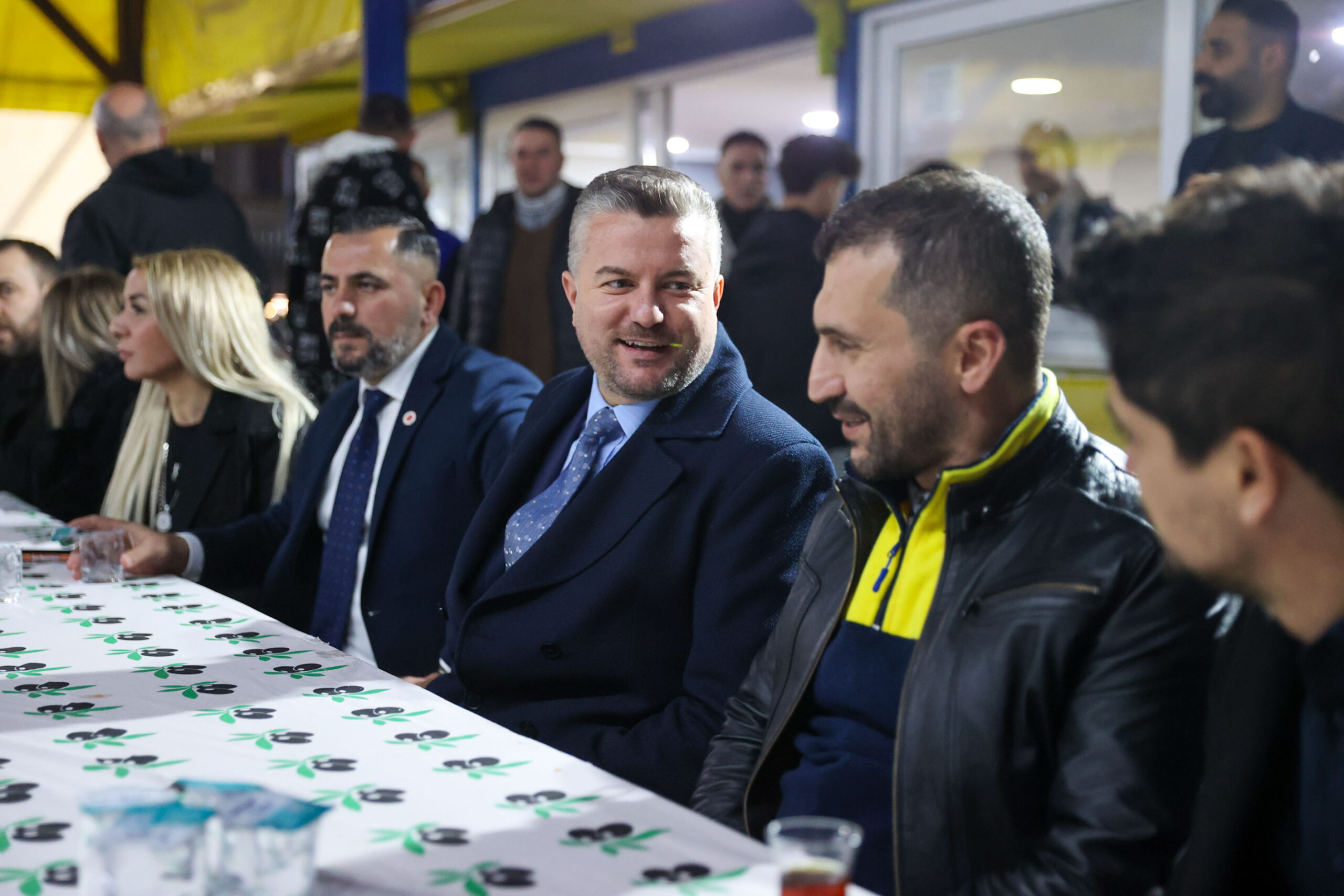 Buca Belediye Başkanı Görkem Duman, Ramazan ayında ilçe sakinleriyle iftar