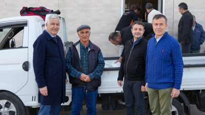 Kemalpaşa Belediyesi, zirai don afetinden etkilenen 400 üreticiye 208 ton