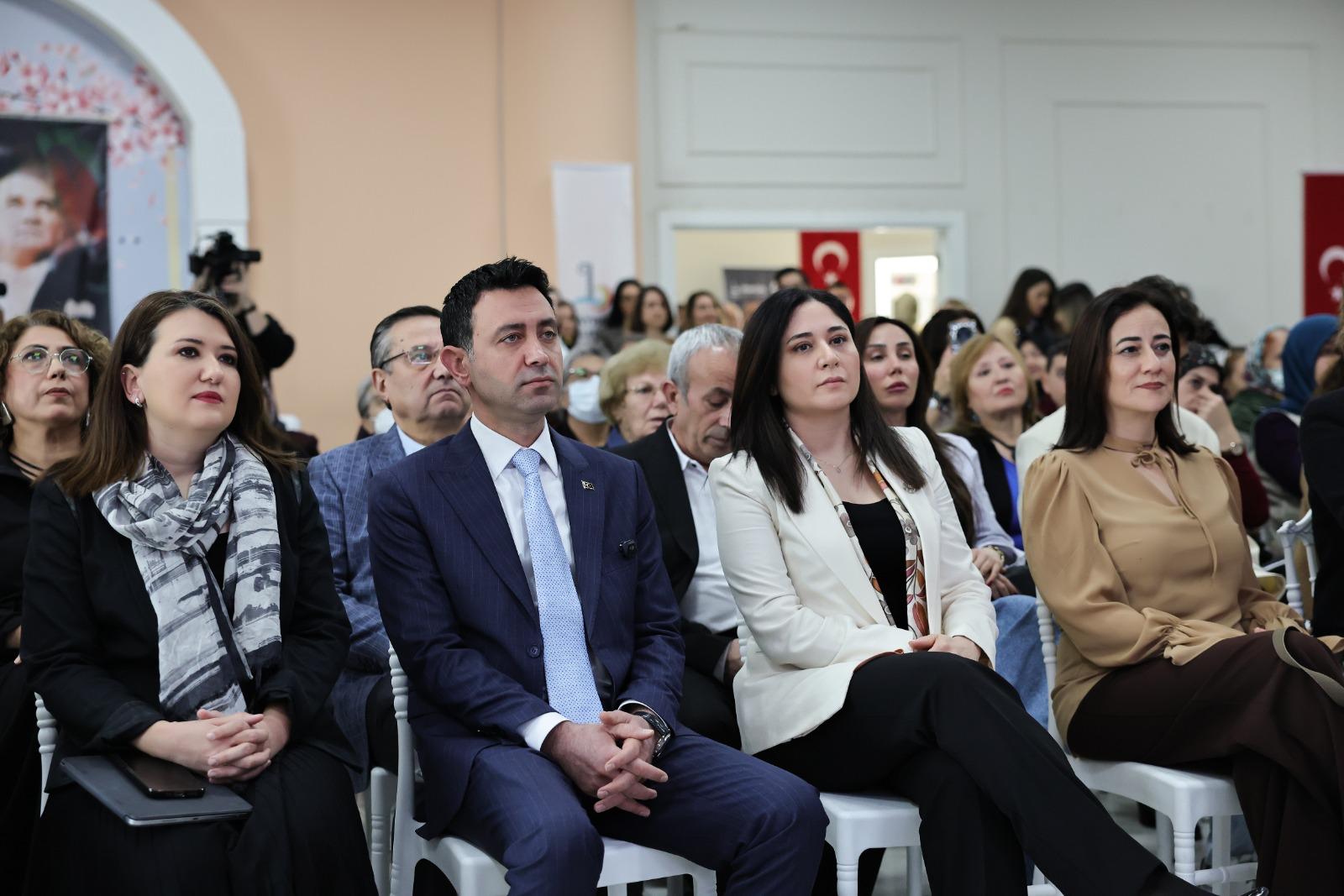 Bayraklı Belediyesi’nin 8 Mart etkinliğinde kadın emeği ve eşitlik politikaları