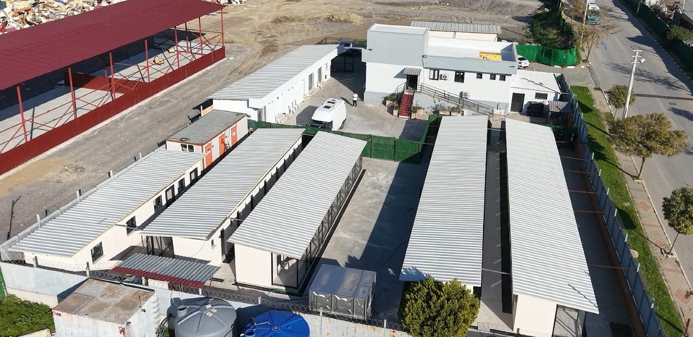 Bayraklı Belediyesi, Doğançay Şantiyesi’nde hayvan bakımevini yenileyerek sokak hayvanlarının bakım,