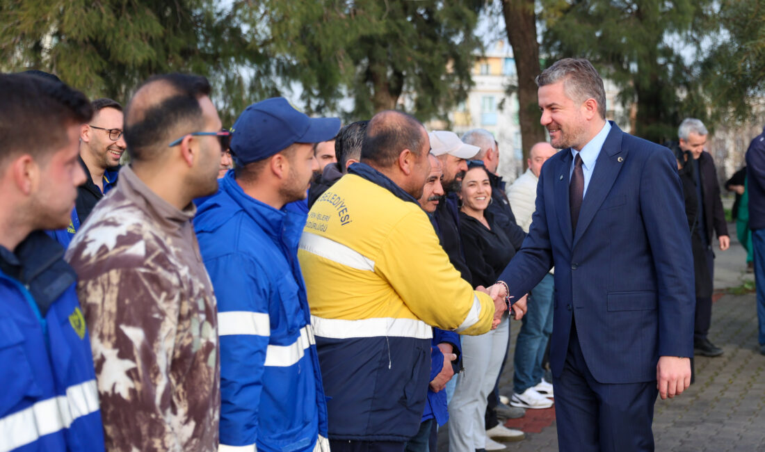 Buca Belediye Başkanı Görkem Duman, tüm birimleri ziyaret ederek personelin