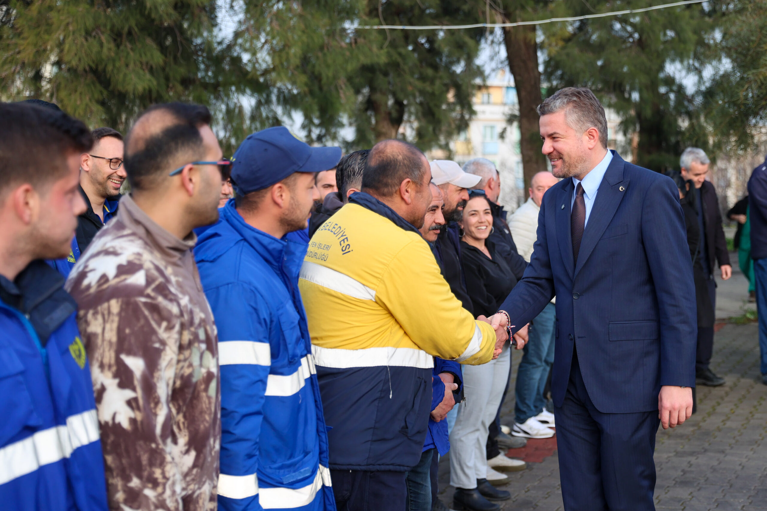 Buca Belediye Başkanı Görkem Duman, tüm birimleri ziyaret ederek personelin