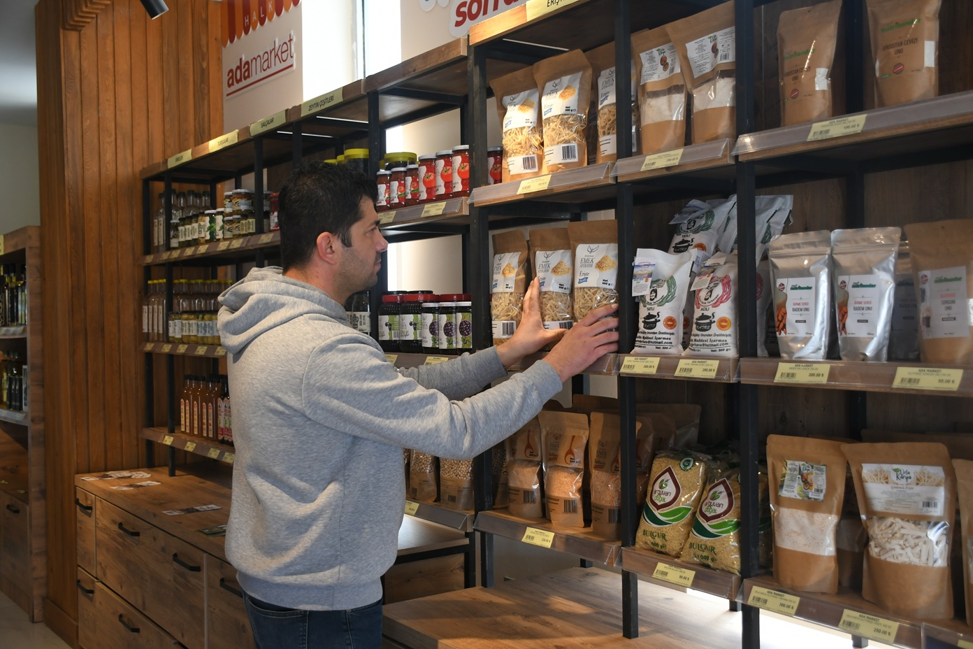 Kuşadası Belediyesi’nin destekleriyle faaliyet gösteren Ada Koop bünyesindeki Emek Atölyesi’nde