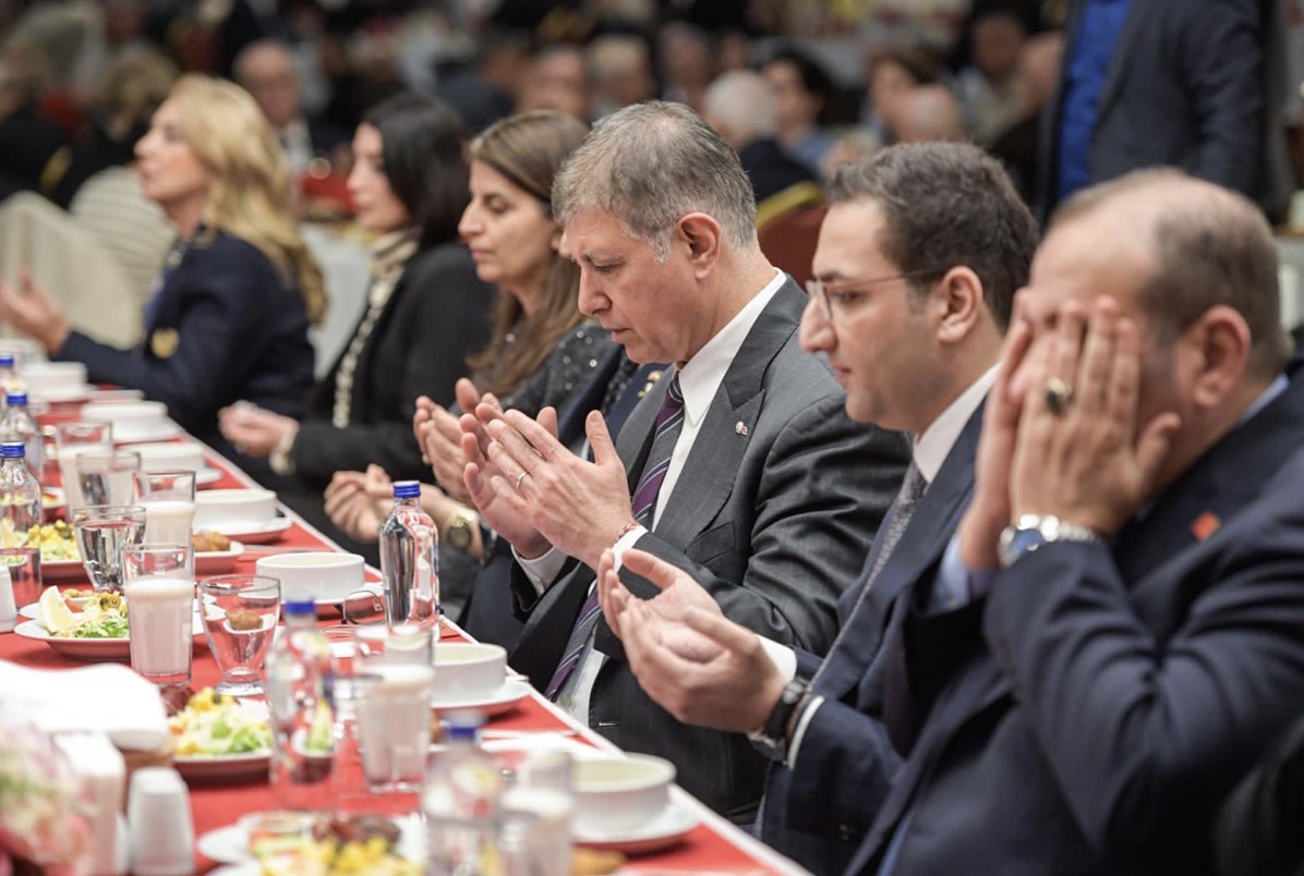 Balçova Belediyesi’nin şehit yakınları ve gaziler onuruna düzenlediği iftar programında