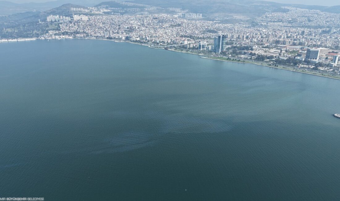 İzmir Büyükşehir Belediyesi tarafından İzmir Körfezi’nde bugün yapılan rutin dron