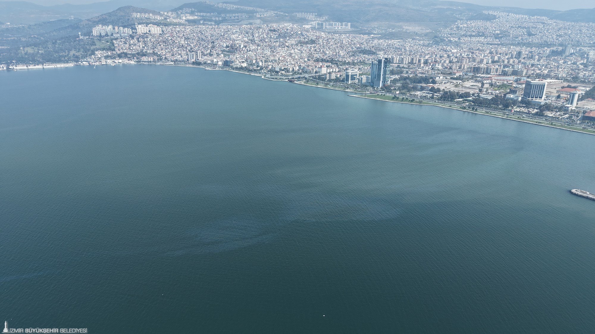 İzmir Büyükşehir Belediyesi tarafından İzmir Körfezi’nde bugün yapılan rutin dron