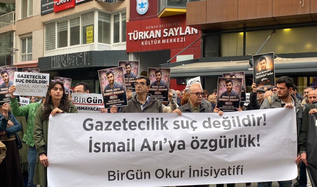 İzmir’de gazeteciler ve meslek örgütleri, BirGün muhabiri İsmail Arı’nın tutuklanmasına