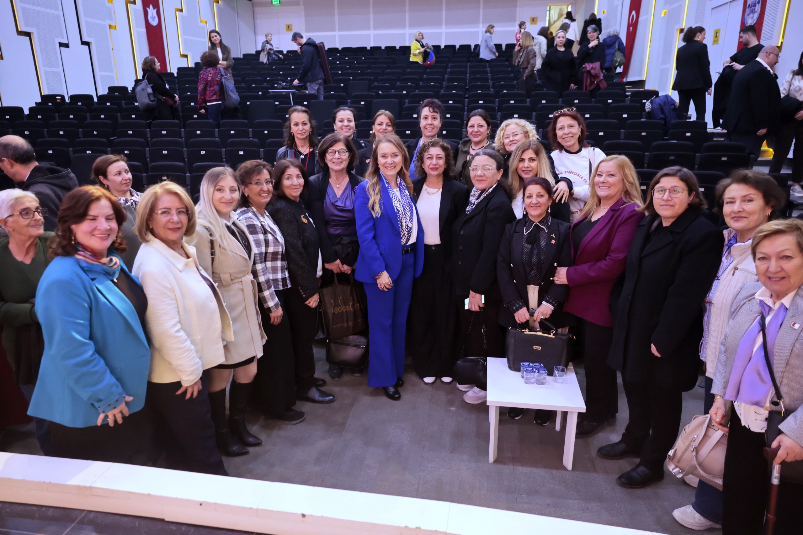 Konak Belediyesi’nin Dünya Kadınlar Günü etkinlikleri kapsamında düzenlediği “Kadınlar ve