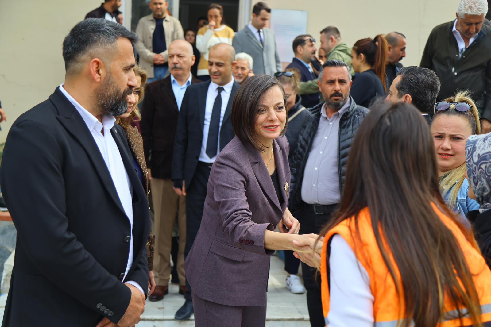 Karabağlar Belediye Başkanı Helil Kınay, bayram öncesi belediye personeli ve