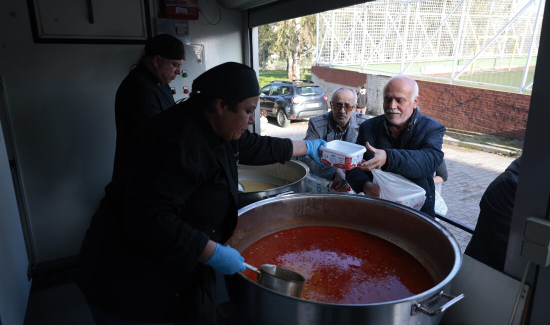 Konak Belediyesi, Ramazan ayında dayanışmayı büyütmek amacıyla Zafertepe Mahallesi’nde sıcak