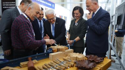 Karabağlar Belediyesi, İzmir Mobilya Fuarı’nda açtığı stantla ilçenin üretim gücünü