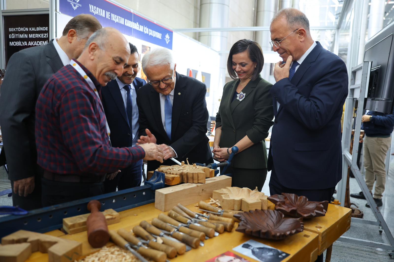 Karabağlar Belediyesi, İzmir Mobilya Fuarı’nda açtığı stantla ilçenin üretim gücünü