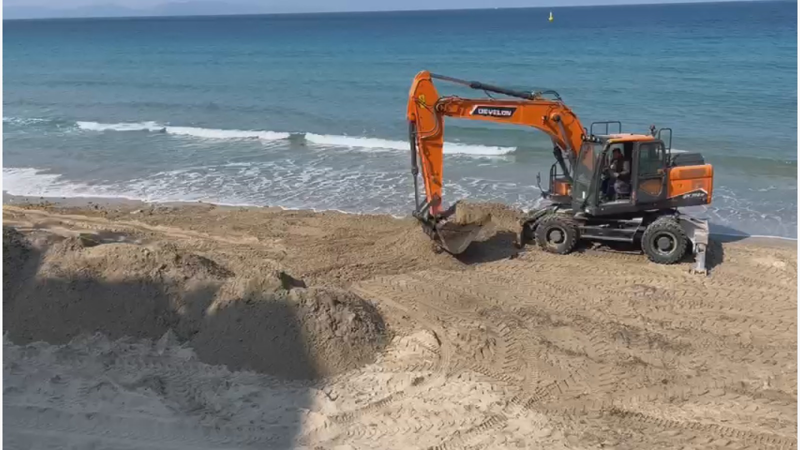 Kuşadası Belediyesi, tatilcilerin güvenli ve keyifli bir deniz deneyimi yaşayabilmesi