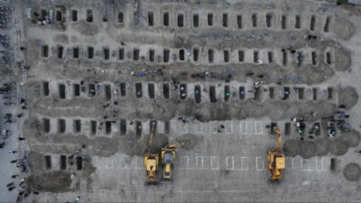 Tarihin tozlu sayfaları bize sık sık aynı gerçeği hatırlatır: Meydanlarda