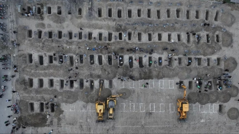 Tarihin tozlu sayfaları bize sık sık aynı gerçeği hatırlatır: Meydanlarda