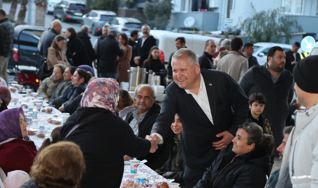 Urla Belediyesi, Ramazan boyunca ilçede 21 iftar sofrası kurdu. Dayanışma
