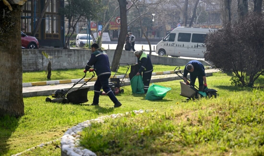 Bornova Belediyesi, baharın gelişiyle birlikte park yenileme, yürüyüş yolu yapımı