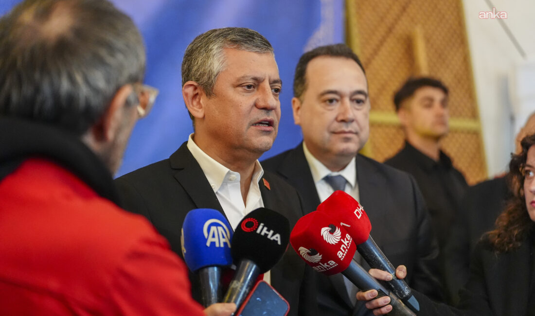 CHP Genel Başkanı Özgür Özel, Kuşadası Belediye Başkanı Ömer Günel’in