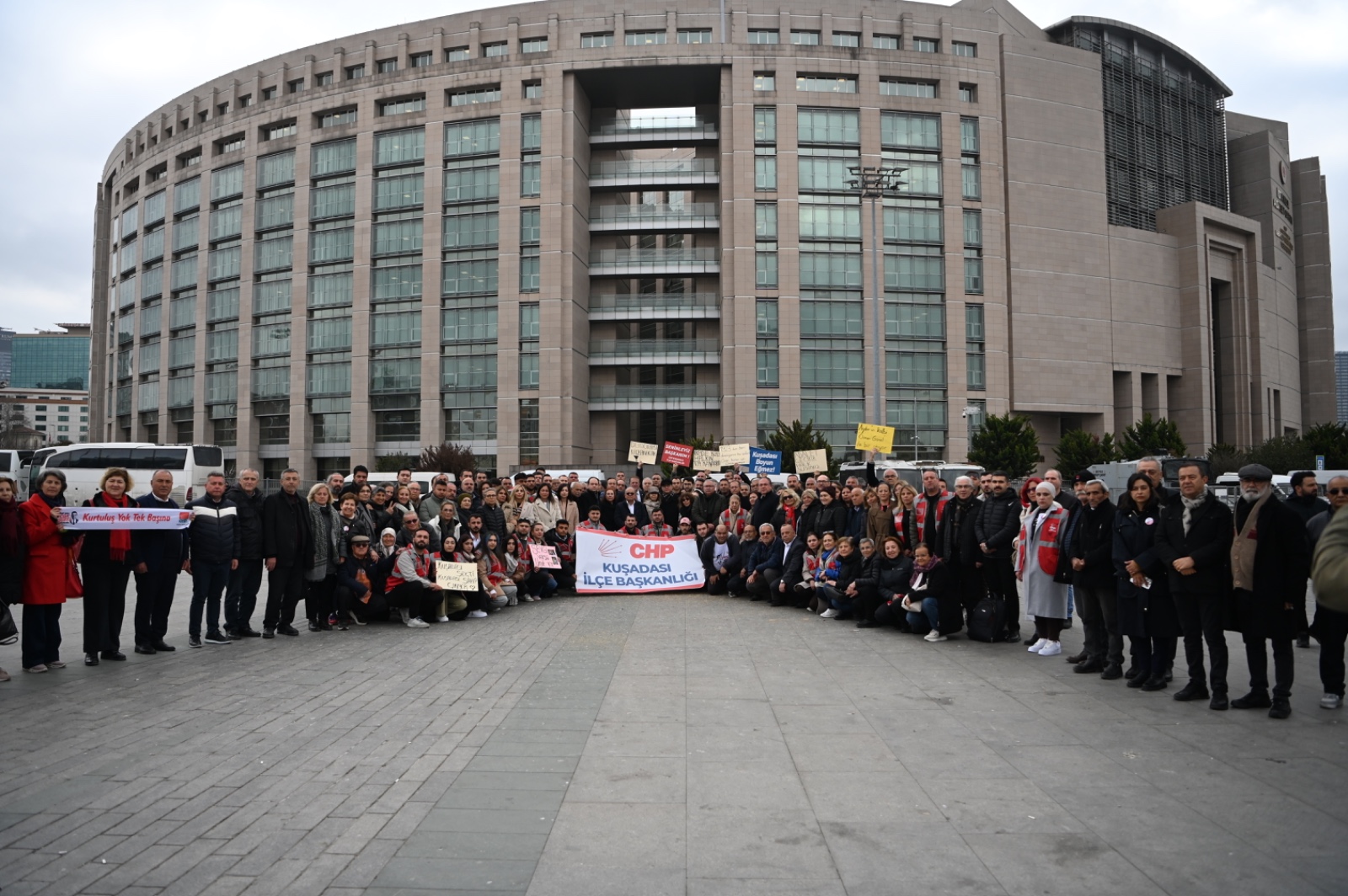 Kuşadası Belediye Başkanı Ömer Günel’in gözaltına alınmasının ardından CHP’li isimler