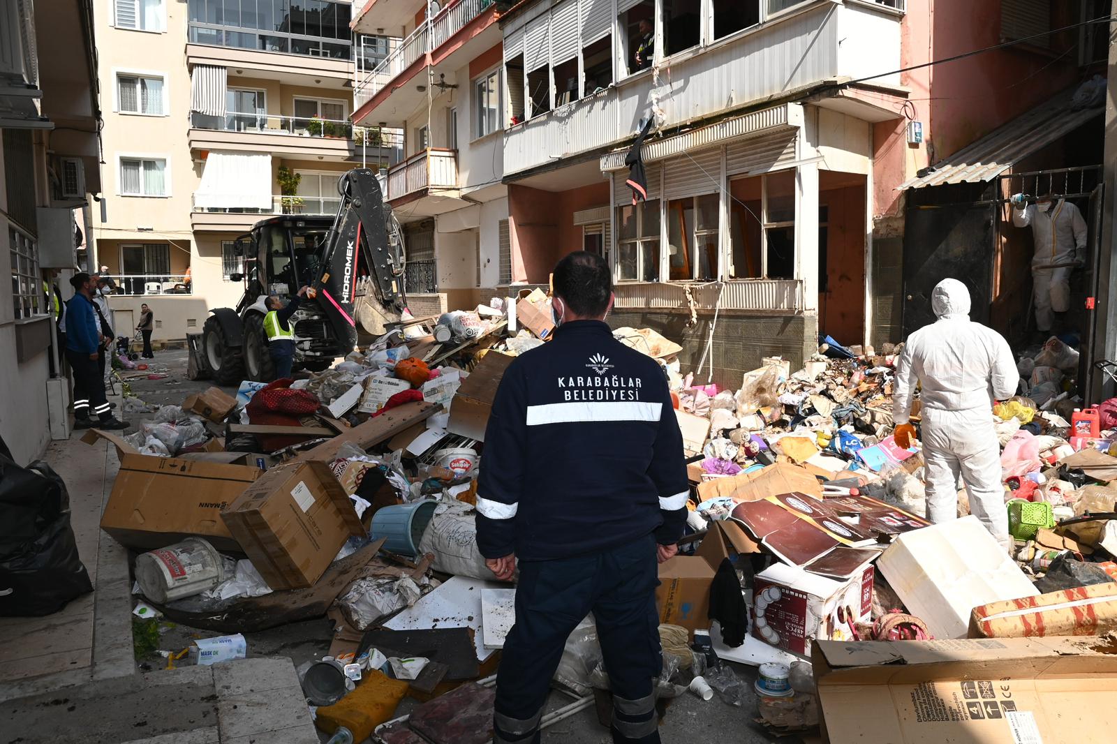 Karabağlar Belediyesi, Gülyaka Mahallesi’nde çevre sakinlerinin şikâyeti üzerine tespit edilen