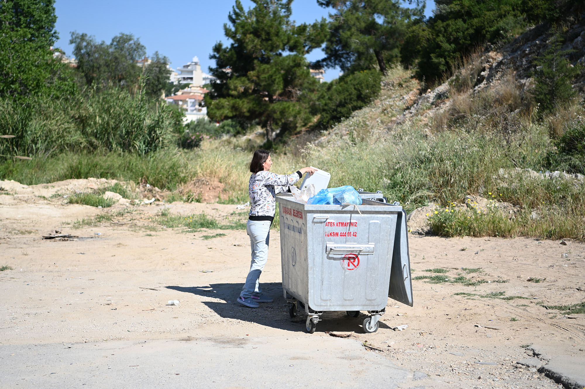 Kuşadası Belediyesi, yaklaşan turizm sezonu öncesi kent sakinleri ve işletmelere