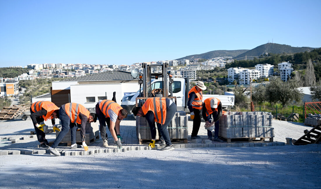 Kuşadası Belediyesi, kent genelinde sürdürdüğü yol yenileme çalışmalarına Değirmendere Mahallesi’nde