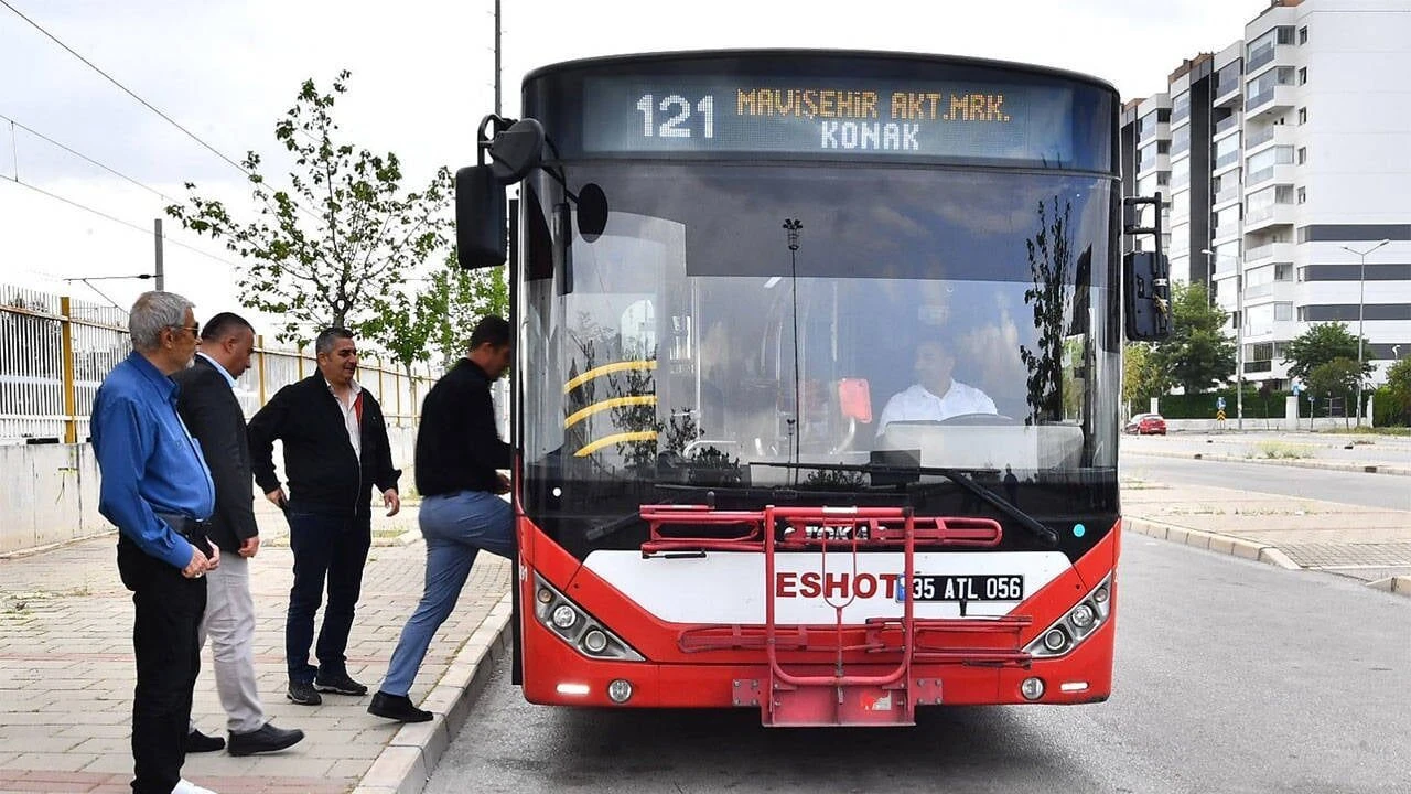 İzmir Büyükşehir Belediyesi Meclisi’ne sunulan önergeyle, Ramazan Bayramı süresince toplu