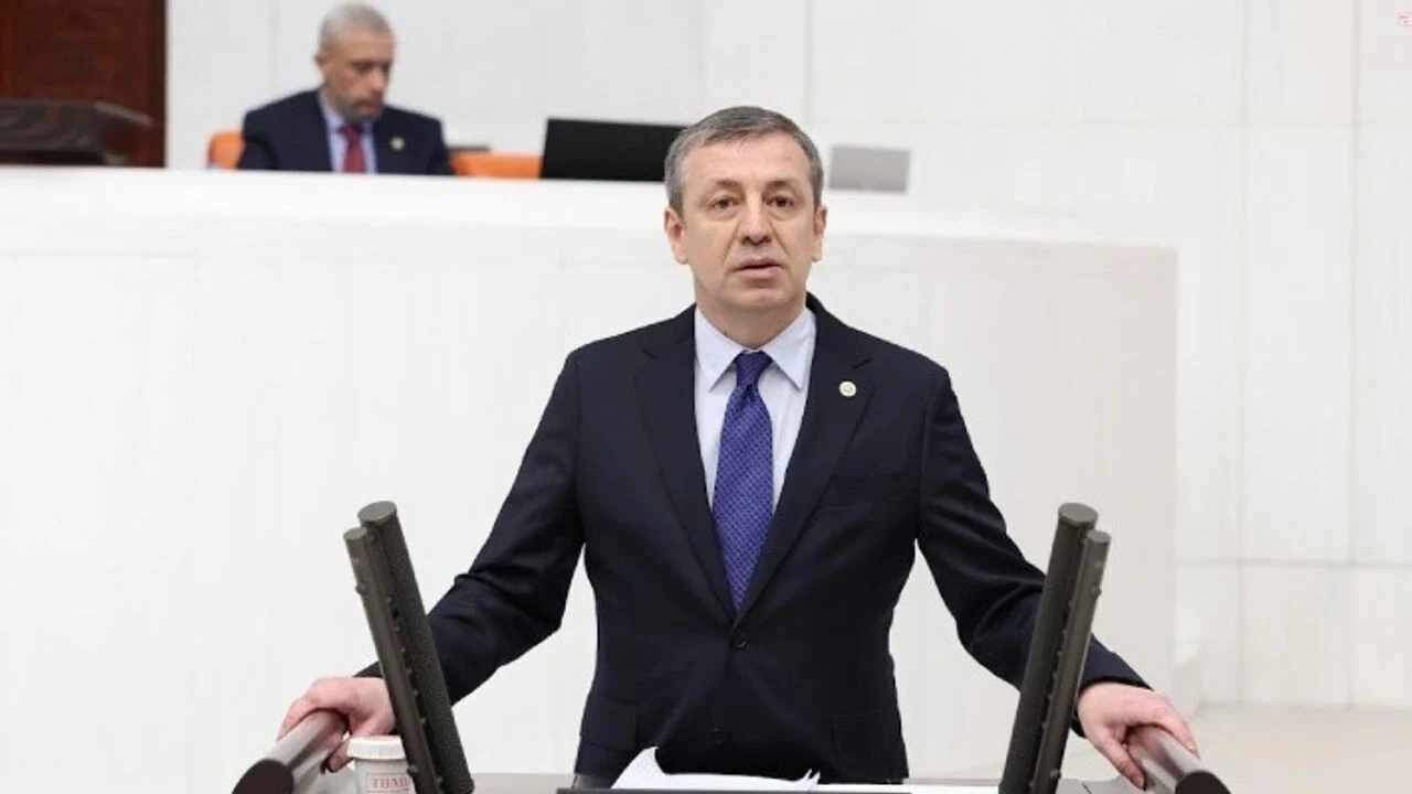 CHP İzmir Milletvekili Rahmi Aşkın Türeli, İzmir’in simge yapıları arasında