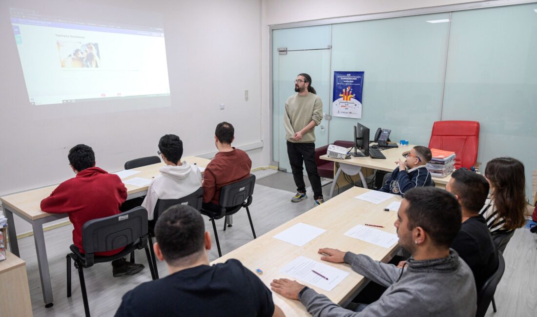 İzmir Büyükşehir Belediyesi’nin kurduğu Destekli İstihdam Ofisi, İŞ-İN Programı ile
