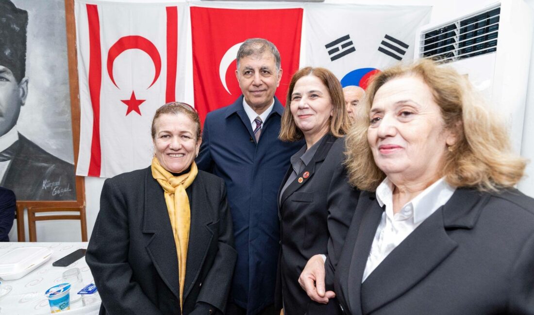 İzmir Büyükşehir Belediye Başkanı Cemil Tugay, Muharip Gaziler Derneği’nin pilav