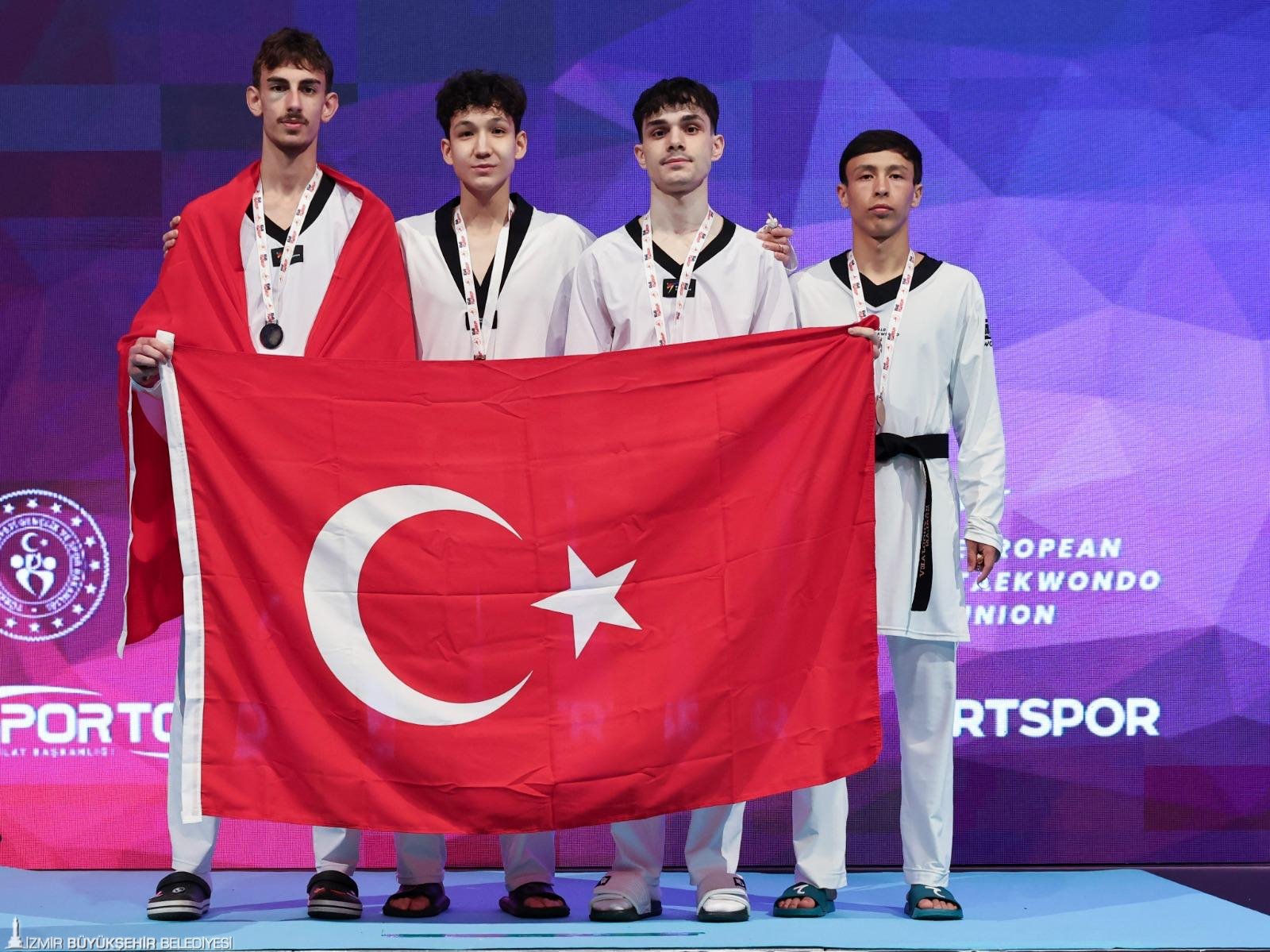 İzmir Büyükşehir Belediyesi Spor Kulübü sporcuları, Türkiye Açık Taekwondo Turnuvası’nda