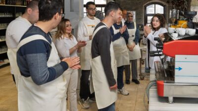 İş bulmak için İzmir Büyükşehir Belediyesi Destekli İstihdam Ofisi’ne başvuran