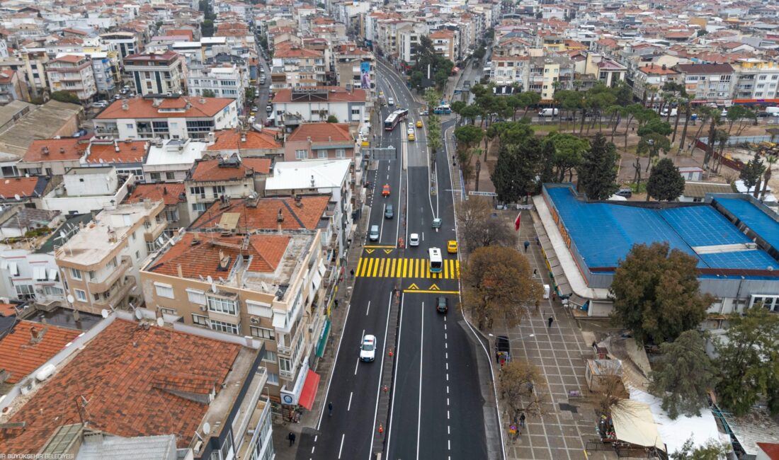 İzmir Büyükşehir Belediyesi’nin Buca’nın dört bir yanında sürdürdüğü asfalt yatırımları,