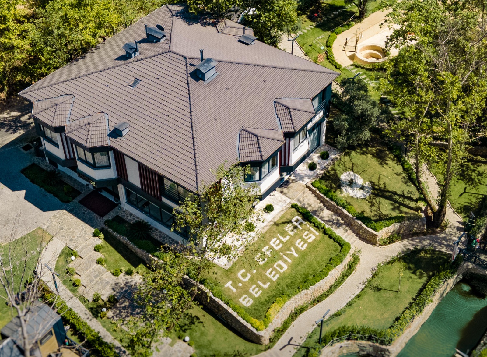 Efeler Belediye Başkanı Anıl Yetişkin’in "sosyal belediyecilik" anlayışıyla hayata geçirdiği