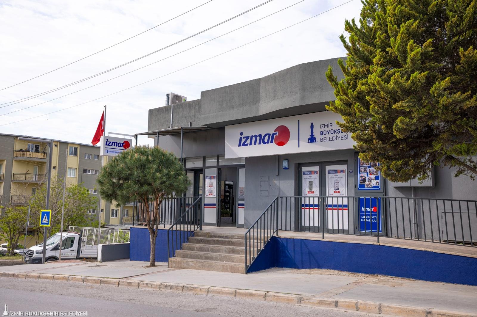 İzmir Büyükşehir Belediyesi’nin tanzim satış mağazası İZMAR, Bayraklı Osmangazi’de yeni