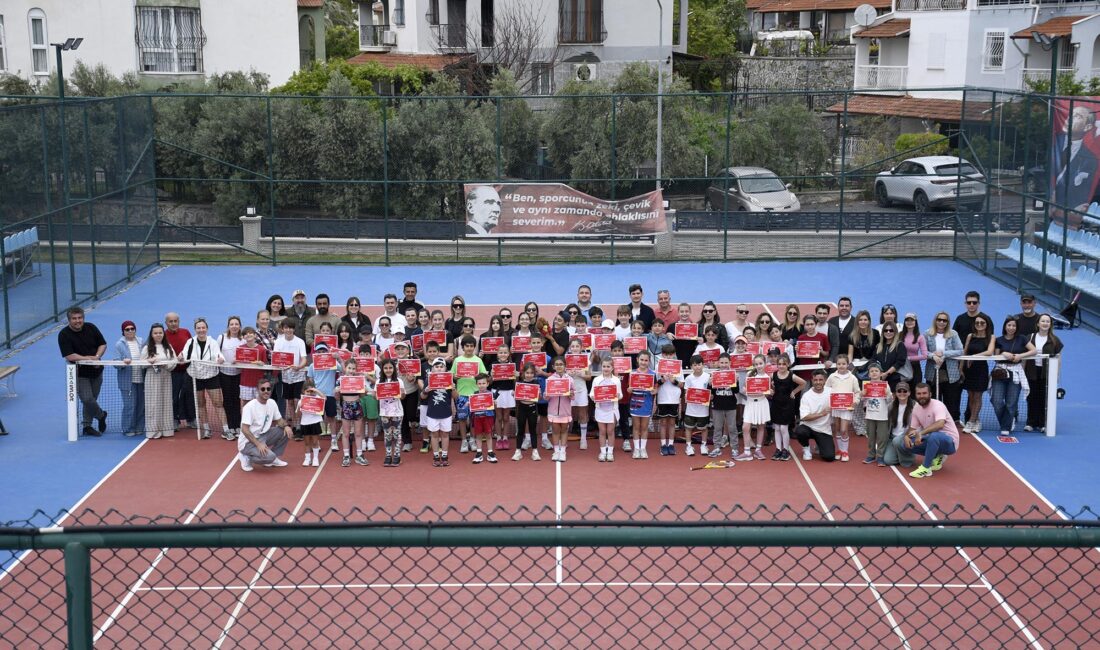 Kuşadası’nda 23 Nisan kapsamında düzenlenen tenis turnuvası, 6-14 yaş arası