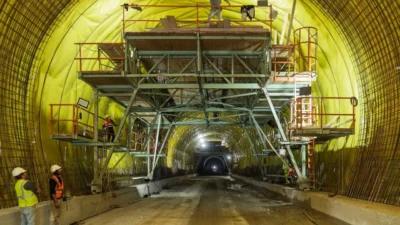 Buca ile Bornova arasını 10 dakikaya indirecek Onat Tüneli’nde sağ