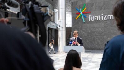 Kemeraltı esnafının eylemi sonrası konuşan Başkan Cemil Tugay, hukuki gerekçeleri