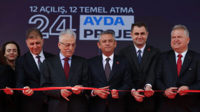 CHP Genel Başkanı Özgür Özel’in katılımıyla Urla Cumhuriyet Meydanı’nda düzenlenen