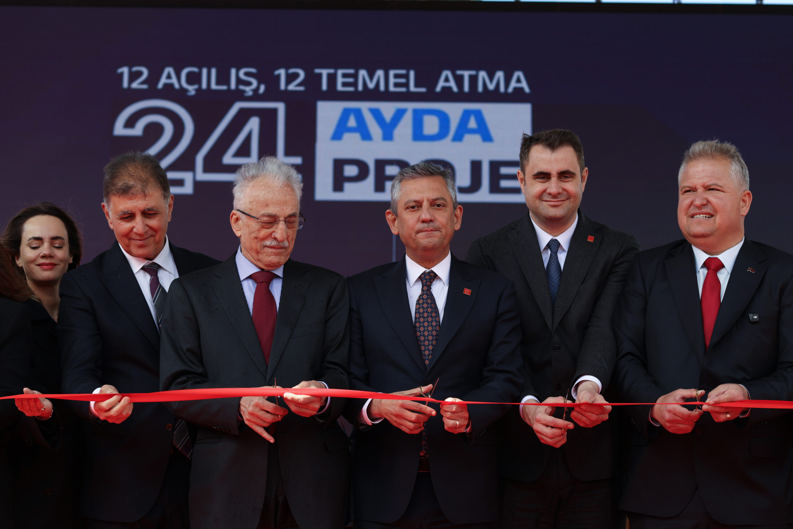 CHP Genel Başkanı Özgür Özel’in katılımıyla Urla Cumhuriyet Meydanı’nda düzenlenen