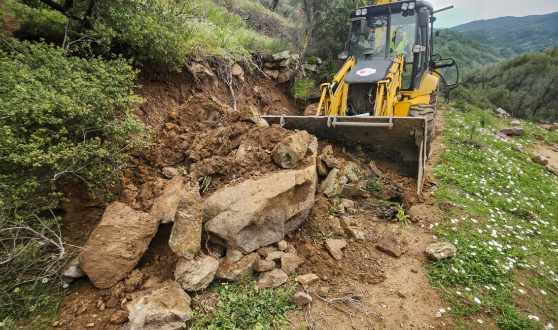 Efeler’de etkili olan yağışların ardından bozulan mahalle yolları, belediye ekiplerinin