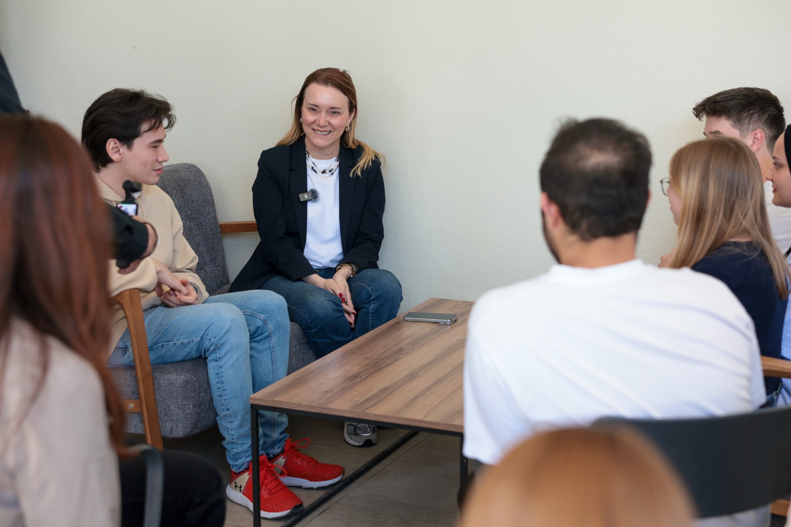 Konak Belediye Başkanı Nilüfer Çınarlı Mutlu, Ferdi Zeyrek Gençlik Merkezi’nde