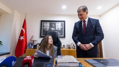 İzmir Büyükşehir Belediye Başkanı Cemil Tugay, 23 Nisan Ulusal Egemenlik